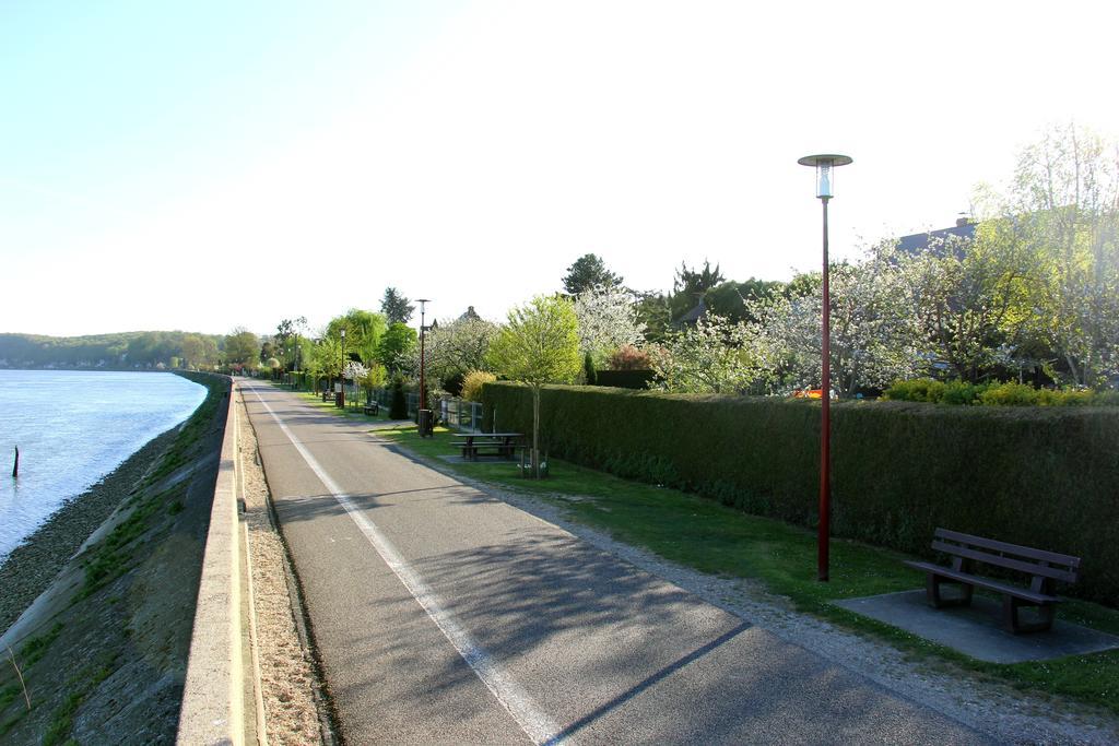 En Bord De Seine Bed & Breakfast Duclair Bagian luar foto